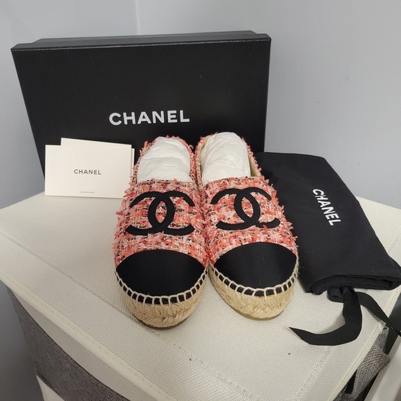 CHANEL Shoes - CHANEL Espadrilles - Coral Tweed and Black